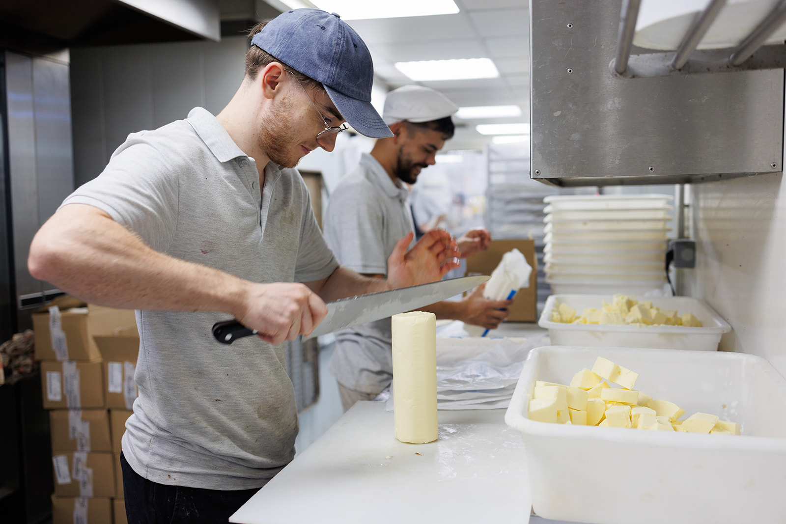 Pain artisanal avec une croûte dorée et croustillante